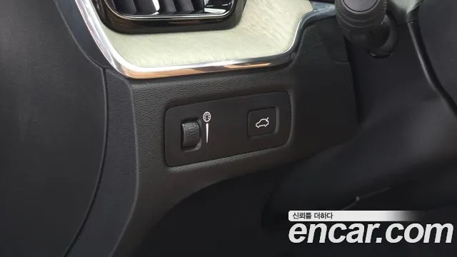Volvo XC60 2018 thumb 5
