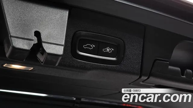 Volvo XC60 2018 thumb 2