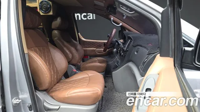 Hyundai Staria 2018 thumb 5
