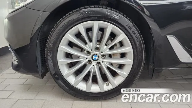 BMW 5 серии 2018 thumb 2