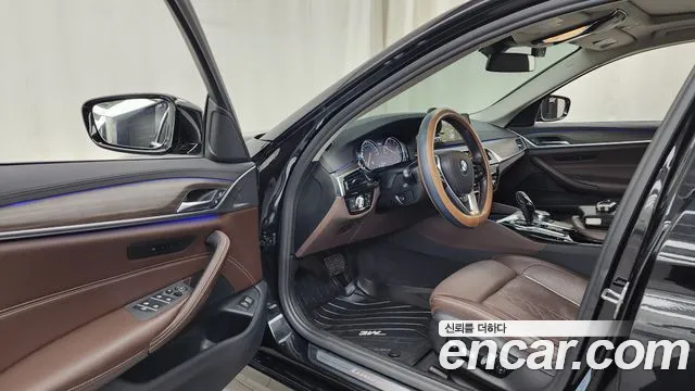 BMW 5 серии 2018 thumb 5