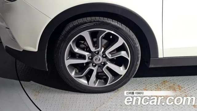 KGM Tivoli 2015 thumb 7