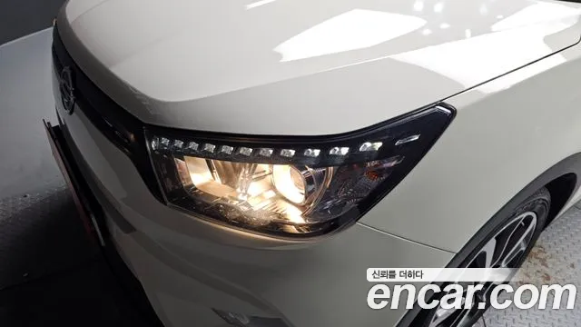 KGM Tivoli 2015 thumb 6