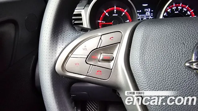 KGM Tivoli 2015 thumb 5