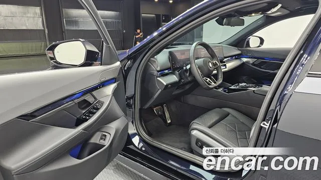 BMW 5 серии 2025 thumb 3