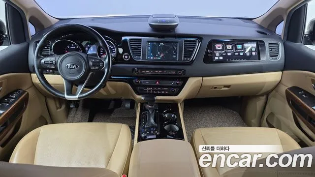 Kia Carnival 2017 thumb 2