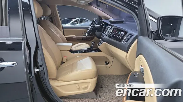 Kia Carnival 2017 thumb 6