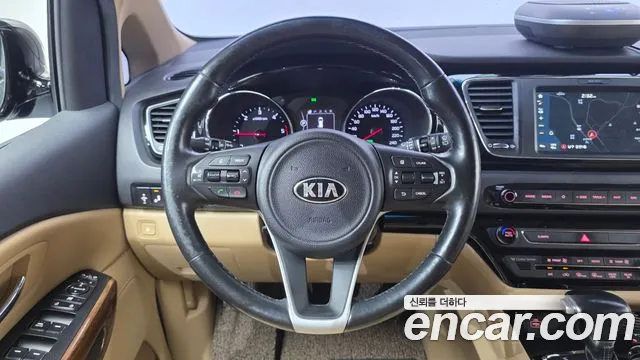 Kia Carnival 2017 thumb 9