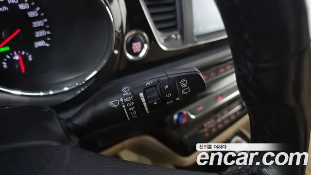 Kia Carnival 2017 thumb 4