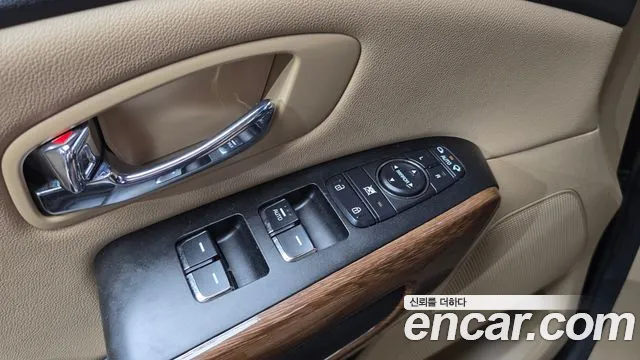 Kia Carnival 2017 thumb 8