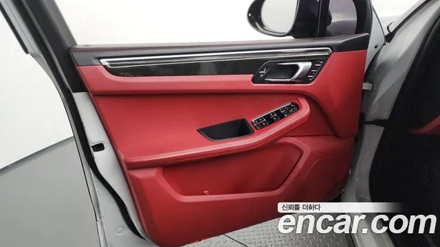 Porsche Macan 2020 thumb 12