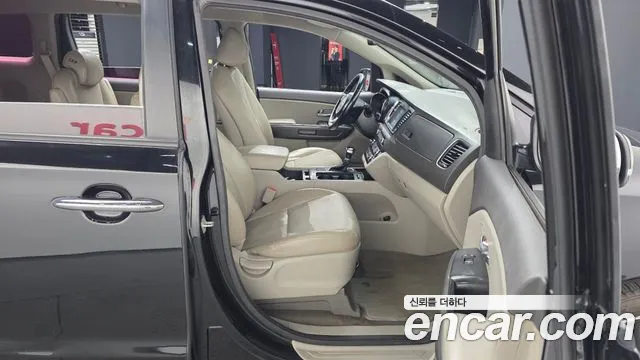 Kia Carnival 2018 thumb 11