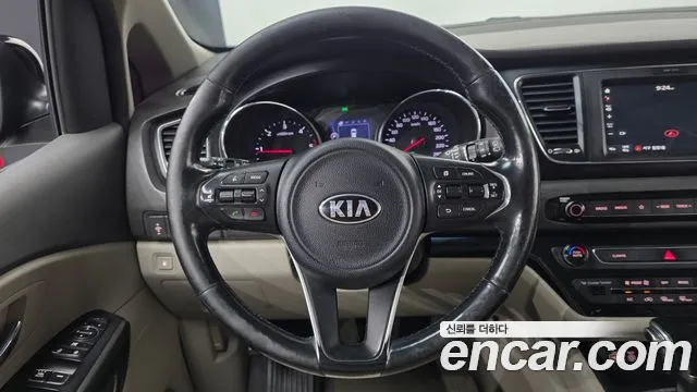 Kia Carnival 2018 thumb 2