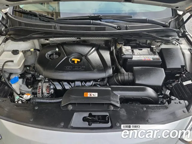 Hyundai i40 2012 thumb 11