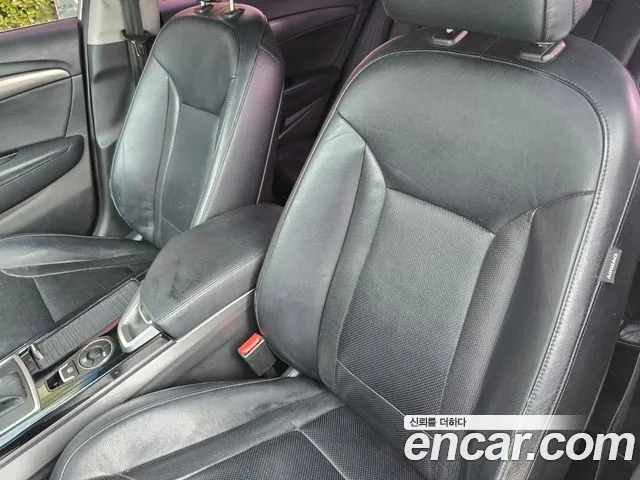 Hyundai i40 2012 thumb 12