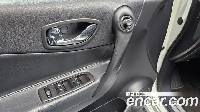 Renault QM5 2014 thumb 8