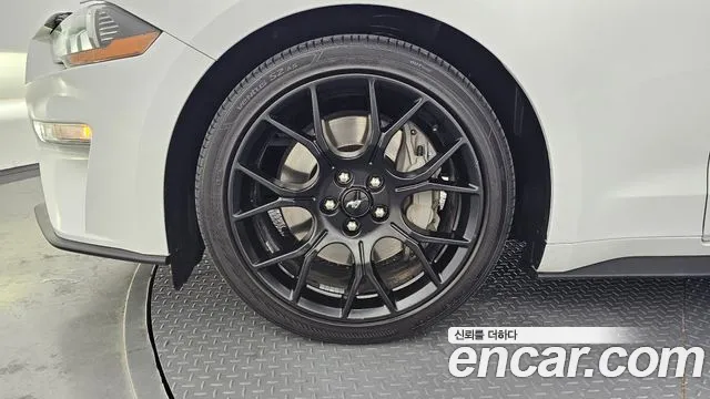 Ford Mustang 2021 thumb 4