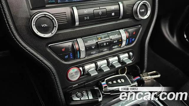 Ford Mustang 2021 thumb 3