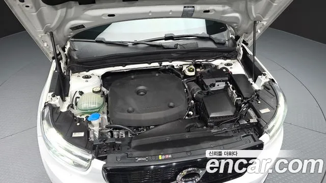 Volvo XC40 2019 thumb 12
