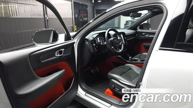 Volvo XC40 2019 thumb 11