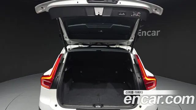 Volvo XC40 2019 thumb 9
