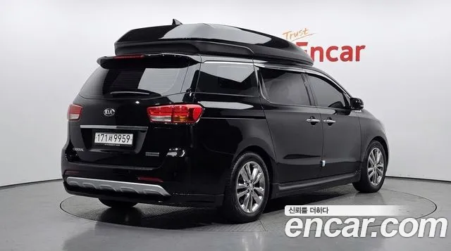 Kia Carnival 2017 thumb 2