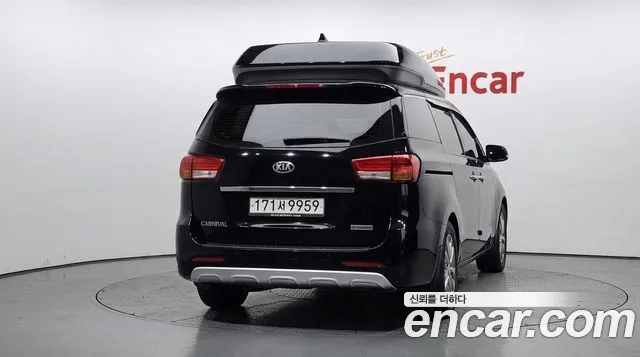 Kia Carnival 2017 thumb 11