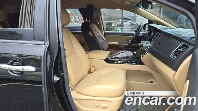 Kia Carnival 2017 thumb 12
