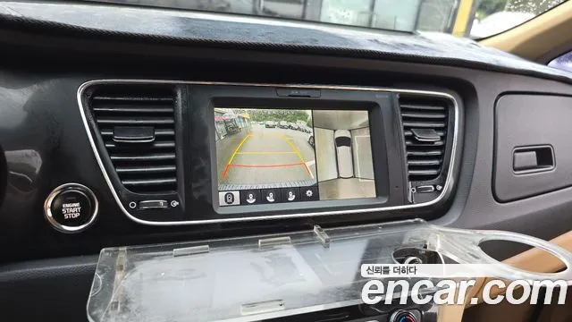 Kia Carnival 2017 thumb 4