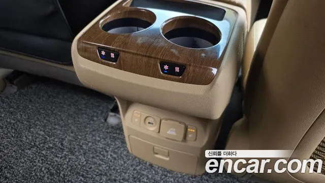 Kia Carnival 2017 thumb 9