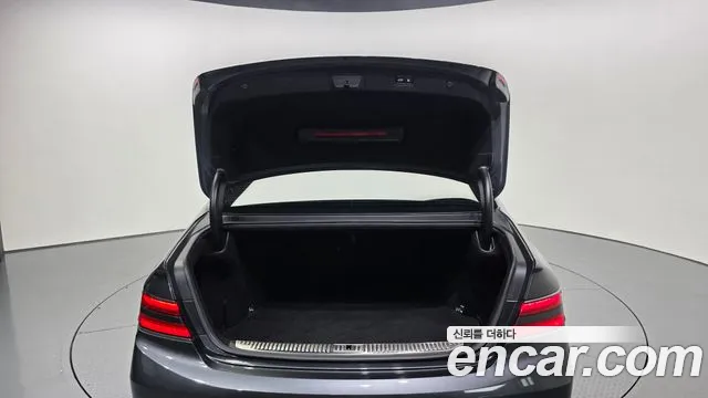 Genesis G90 2019 thumb 4