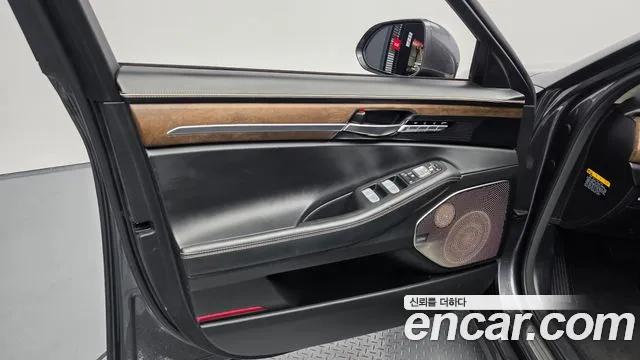 Genesis G90 2019 thumb 9