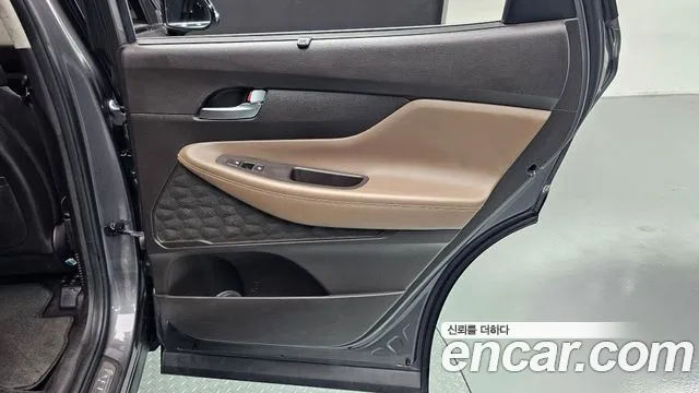 Hyundai Santa Fe 2018 thumb 9
