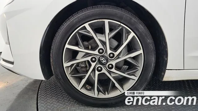 Hyundai Avante 2019 thumb 10