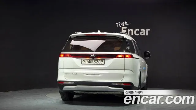 Kia Carnival 2021 thumb 9