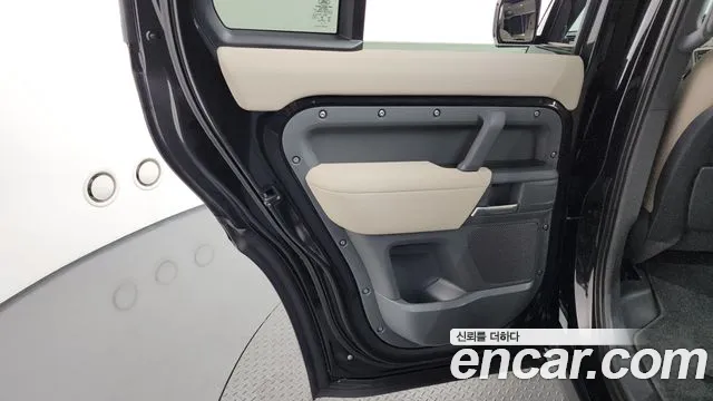Land Rover Defender 2021 thumb 7
