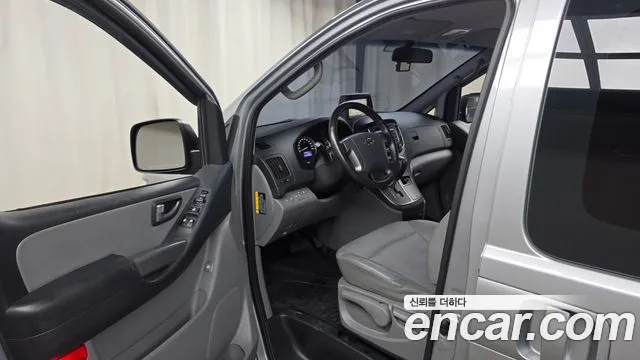 Hyundai Staria 2019 thumb 10