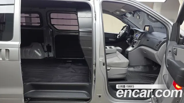 Hyundai Staria 2019 thumb 11