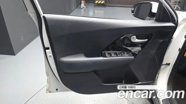Kia Niro 2016 thumb 6