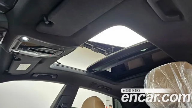 Audi Q8 2021 thumb 10