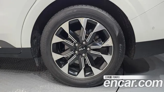 Kia Carnival 2023 thumb 3