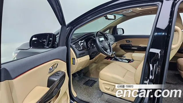 Kia Carnival 2019 thumb 11