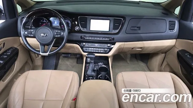 Kia Carnival 2019 thumb 6