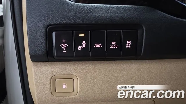 Kia Carnival 2017 thumb 4