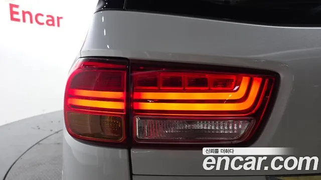 Kia Carnival 2017 thumb 5