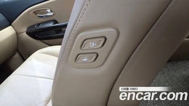 Kia Carnival 2017 thumb 2