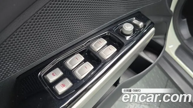 KGM TIBOLI 2018 thumb 12