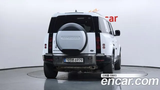 Land Rover Defender 2021 thumb 7