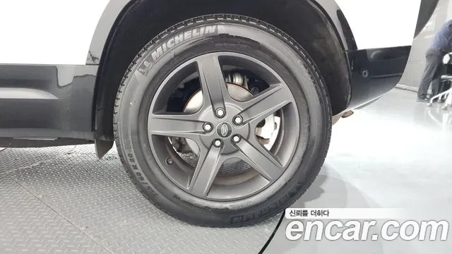 Land Rover Defender 2021 thumb 11