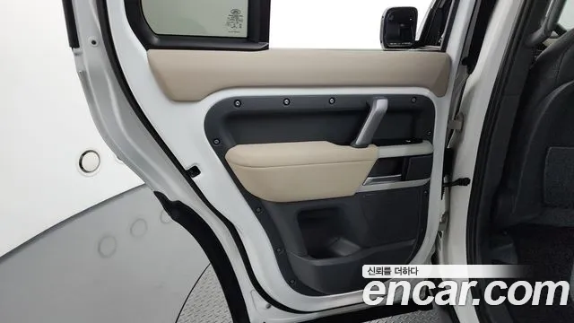 Land Rover Defender 2021 thumb 9